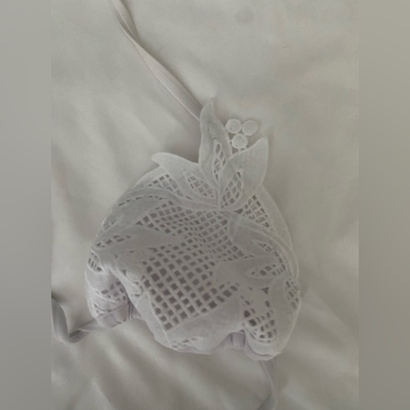 NWOT White Crochet Like Bikini Top - Picture 2 of 4